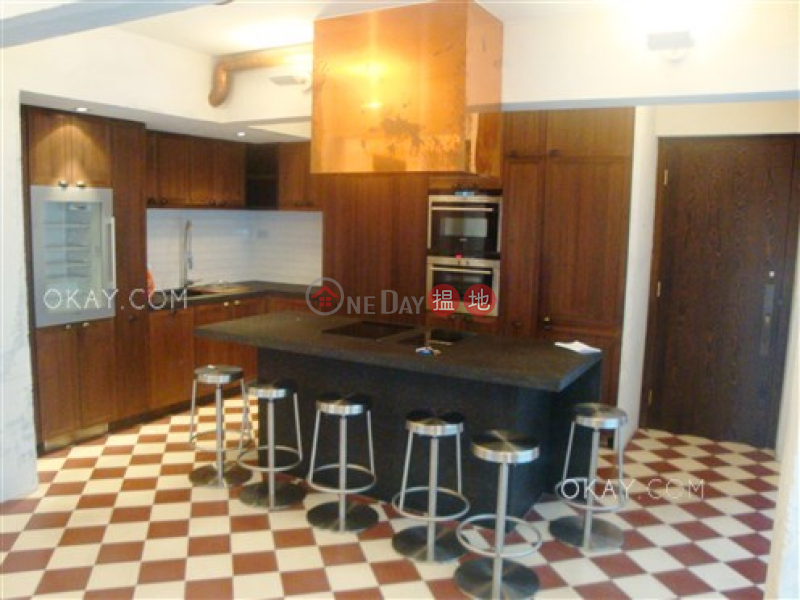 Popular 2 bedroom with terrace | For Sale | 40-42 Circular Pathway 弓絃巷40-42號 Sales Listings