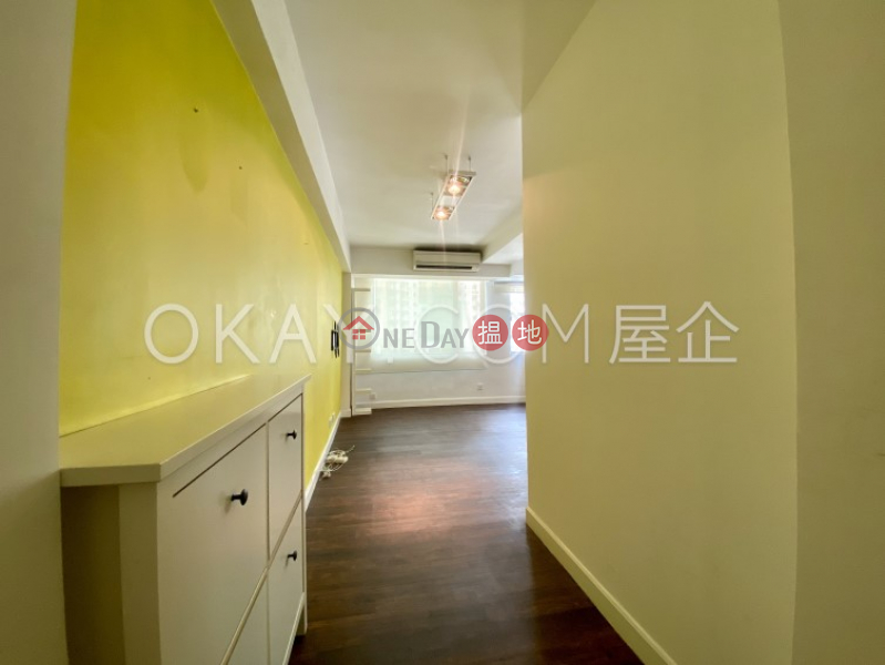 HK$ 10.2M, Richview Villa | Wan Chai District | Stylish 2 bedroom on high floor | For Sale