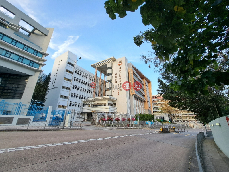 東華三院張明添中學 (Chang Ming Thien College) 石硤尾| ()(2)