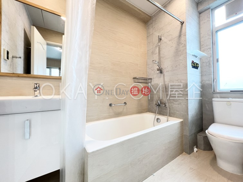 Luxurious 3 bedroom with balcony & parking | Rental | LUNG CHEUNG COURT 龍翔苑 Rental Listings