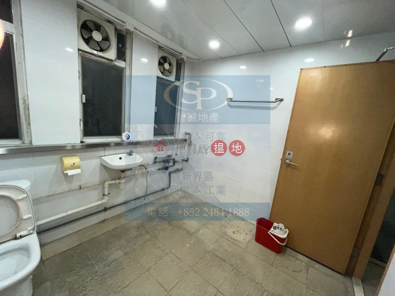 Kwai Chung Wah Fat: convenient transportation, no partition, 10-14 Kung Yip Street | Kwai Tsing District Hong Kong, Rental HK$ 22,000/ month