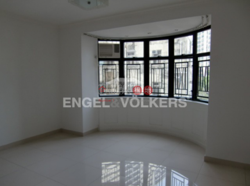 Property Search Hong Kong | OneDay | Residential | Sales Listings | 3 Bedroom Family Flat for Sale in Mid Levels - West