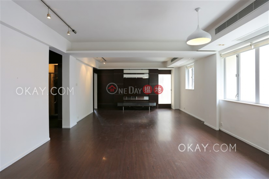 Stylish 2 bedroom on high floor with balcony & parking | For Sale | Wah Sen Court 華星大廈 Sales Listings