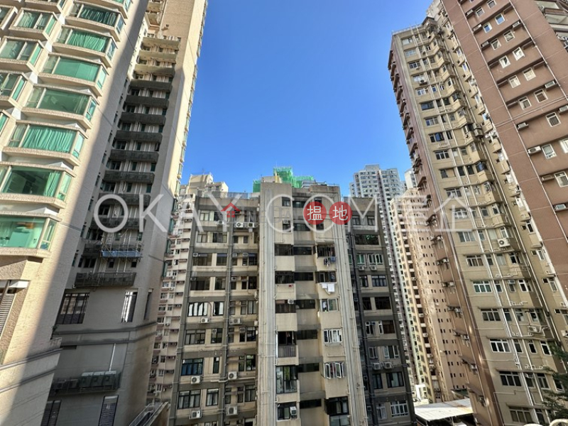 HK$ 75,000/ month, Emerald Court Western District | Lovely 3 bedroom with balcony & parking | Rental