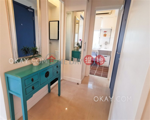 Tasteful high floor with rooftop | Rental | 2-4 Staunton Street 士丹頓街2-4號 _0