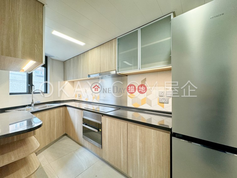 HK$ 55,000/ month | C.C. Lodge Wan Chai District Gorgeous 3 bedroom with parking | Rental