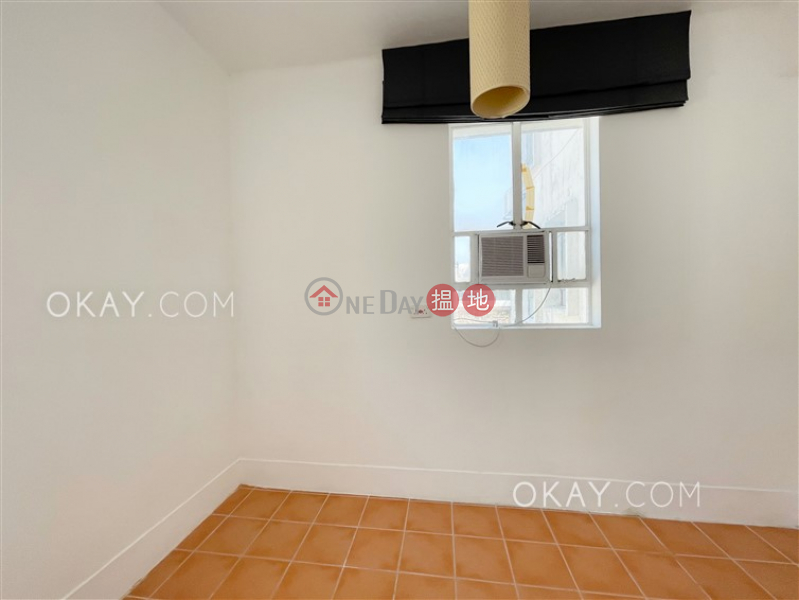 HK$ 29,800/ month | 52 Stanley Village Road, Southern District Lovely 3 bedroom with balcony & parking | Rental