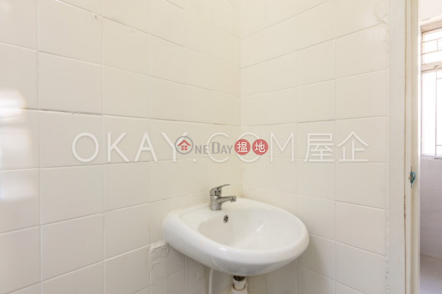 Intimate high floor with rooftop | For Sale | Winner Building Block A 榮華大廈 A座 Sales Listings