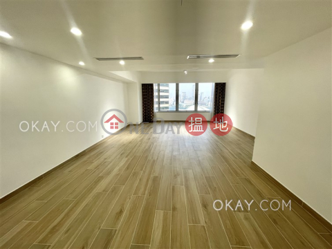 Rare 3 bedroom with harbour views | For Sale | Convention Plaza Apartments 會展中心會景閣 _0