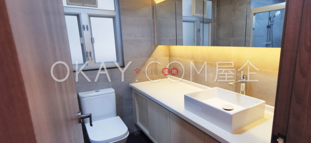HK$ 53,000/ month | Clarke Mansion Wan Chai District Stylish 3 bedroom with sea views & balcony | Rental