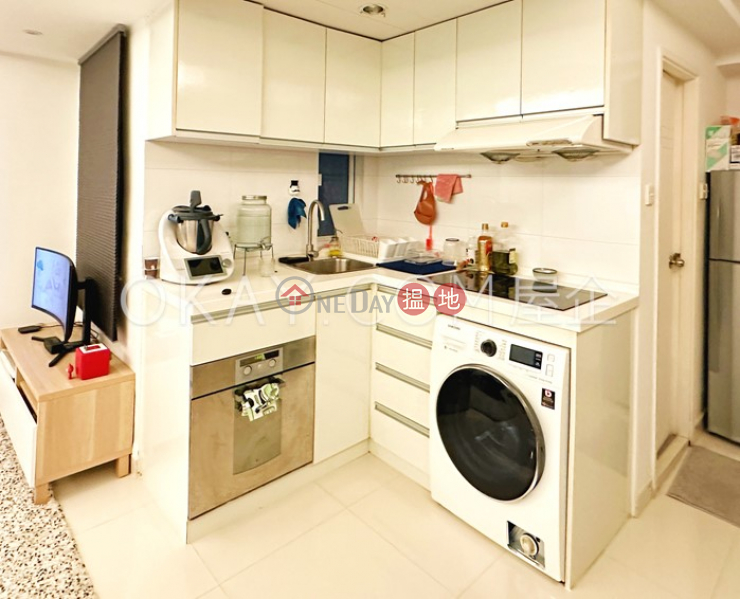 HK$ 6.8M Po Hing Mansion Central District Tasteful 2 bedroom in Sheung Wan | For Sale