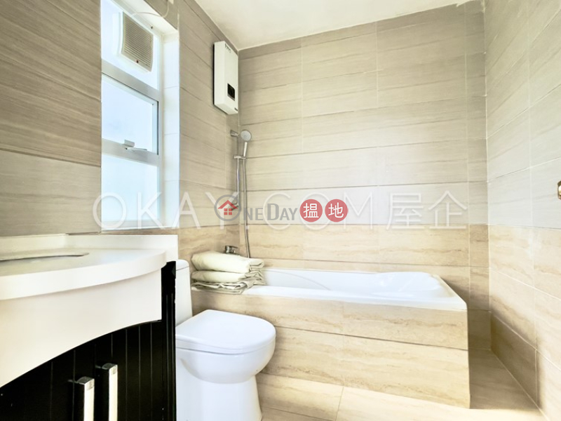 Charming house with sea views, rooftop & terrace | Rental | Nam Wai Village 南圍村 Rental Listings