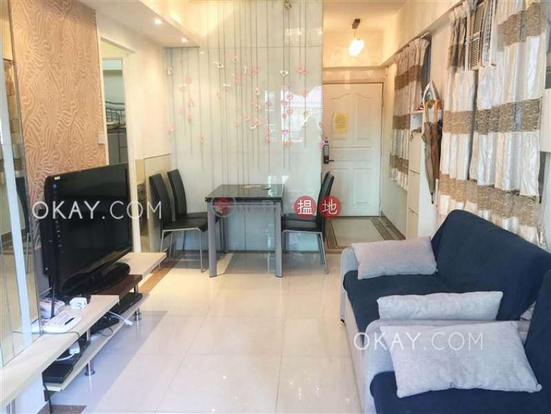 Generous 3 bedroom with balcony | Rental, Hong Kong Building 香江大廈 Rental Listings | Wan Chai District (OKAY-R68077)