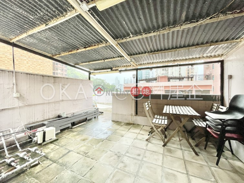 Lovely 1 bedroom on high floor with rooftop | For Sale | King\'s Court 金翠樓 Sales Listings