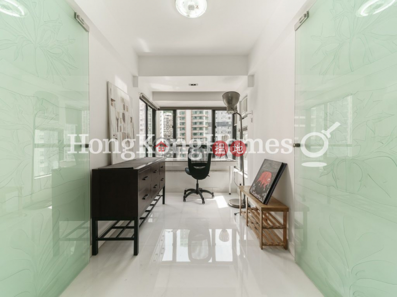 3 Bedroom Family Unit for Rent at Scenic Rise 46 Caine Road | Western District, Hong Kong, Rental | HK$ 31,000/ month