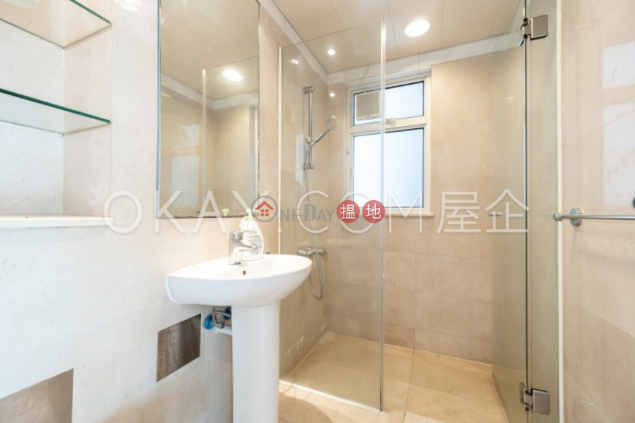 HK$ 42,000/ month, St. George Apartments Yau Tsim Mong | Nicely kept 3 bedroom with parking | Rental