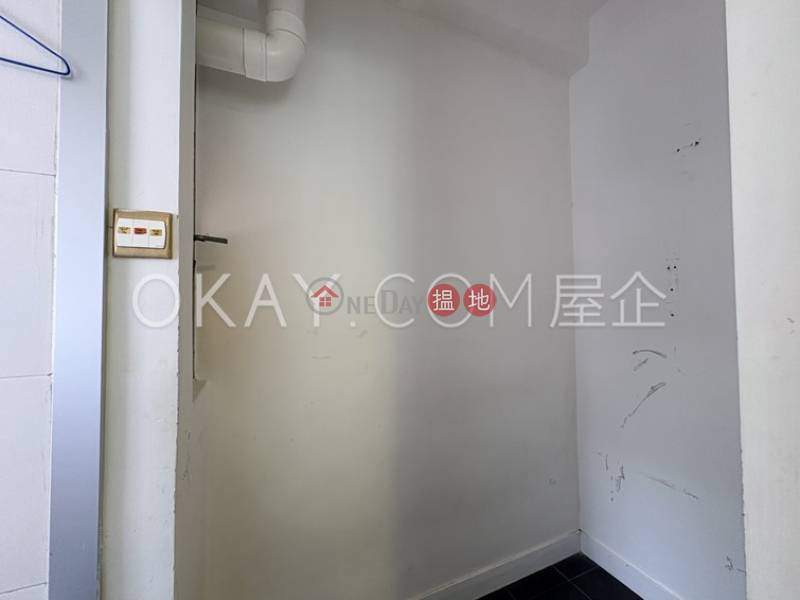 Elegant 3 bedroom with balcony | For Sale | King\'s Garden 健園 Sales Listings