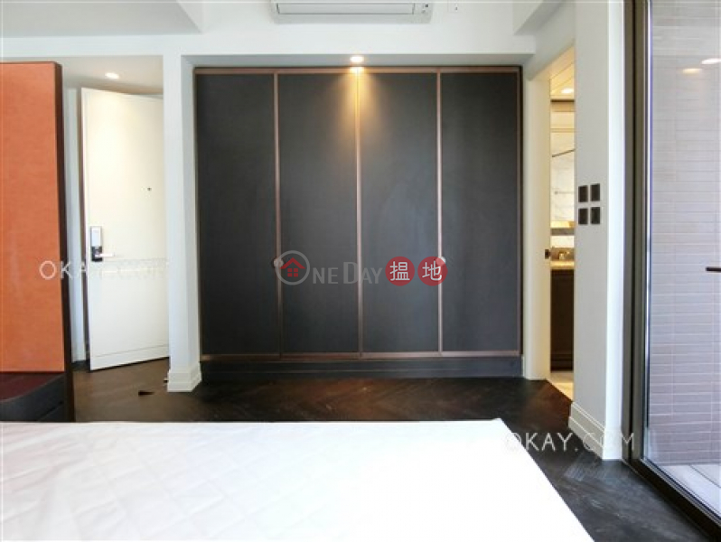 HK$ 25,800/ month | Castle One By V Western District Cozy 1 bedroom with balcony | Rental