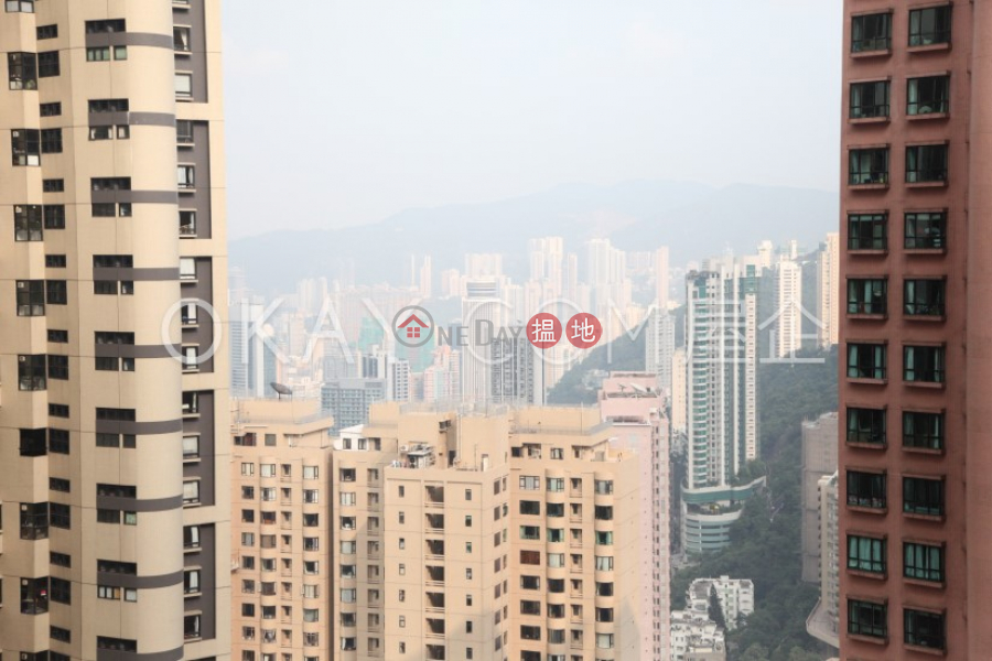 Gorgeous 2 bedroom with parking | Rental, Hillsborough Court 曉峰閣 Rental Listings | Central District (OKAY-R19192)