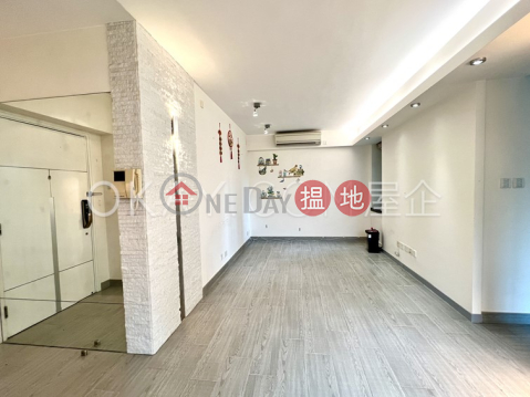 Tasteful 2 bedroom in Wan Chai | For Sale | Royal Court 皇朝閣 _0