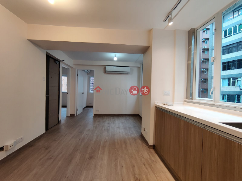 New Renovated Apartment, close to the Escalator | Peace Tower 寶時大廈 Sales Listings