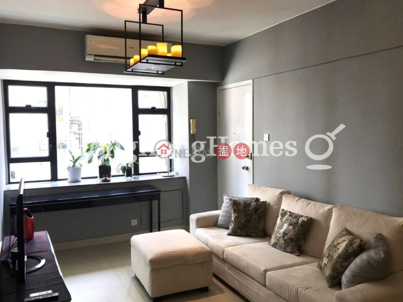 Property Search Hong Kong | OneDay | Residential Rental Listings | 3 Bedroom Family Unit for Rent at Shun Loong Mansion (Building)