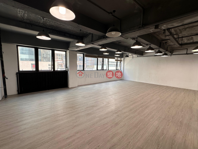 [LANDLORD] Unit with Water Supply, Ready to Move In Revitalized Commerical Building, Suitable For Various Industries, With Attached Parking Lot 495 Castle Peak Road | Cheung Sha Wan, Hong Kong Rental HK$ 32,800/ month