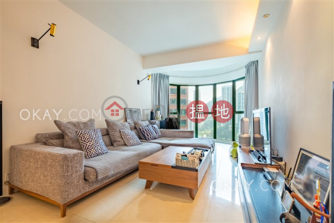 Gorgeous 2 bedroom with parking | For Sale | Hillsborough Court 曉峰閣 _0