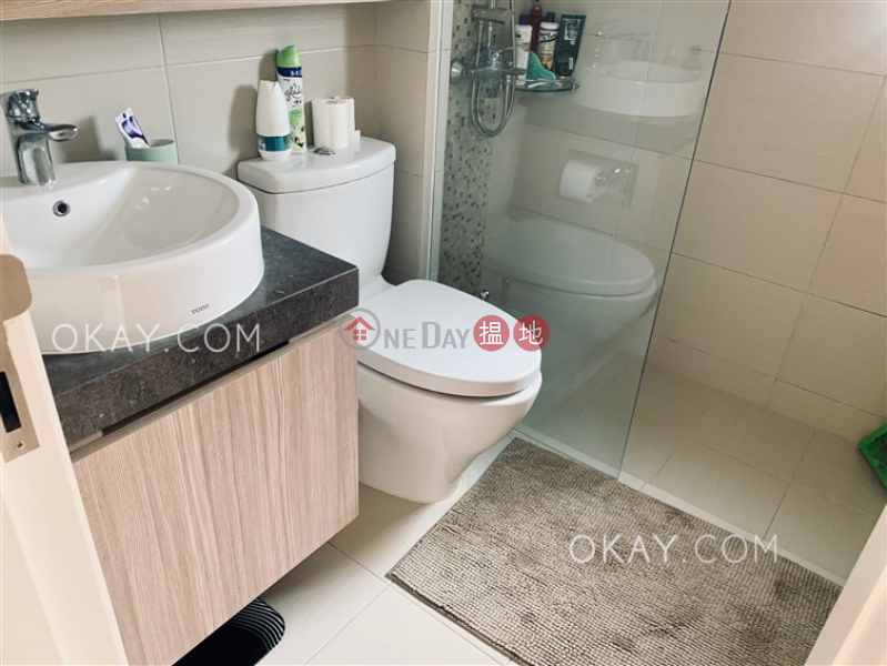 HK$ 35,000/ month | Queen\'s Terrace, Western District, Gorgeous 2 bedroom in Sheung Wan | Rental