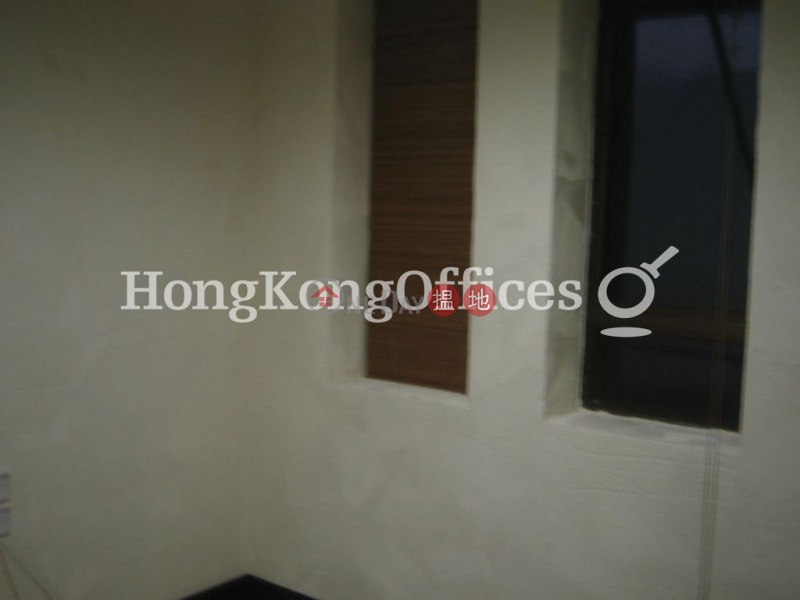 Property Search Hong Kong | OneDay | Office / Commercial Property Rental Listings | Office Unit for Rent at New World Tower