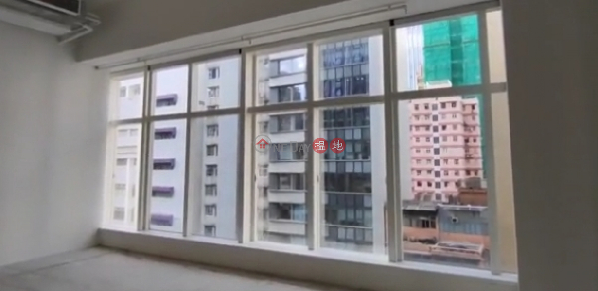 HK$ 65,030/ month | The Hennessy Wan Chai District, TEL: 98755238