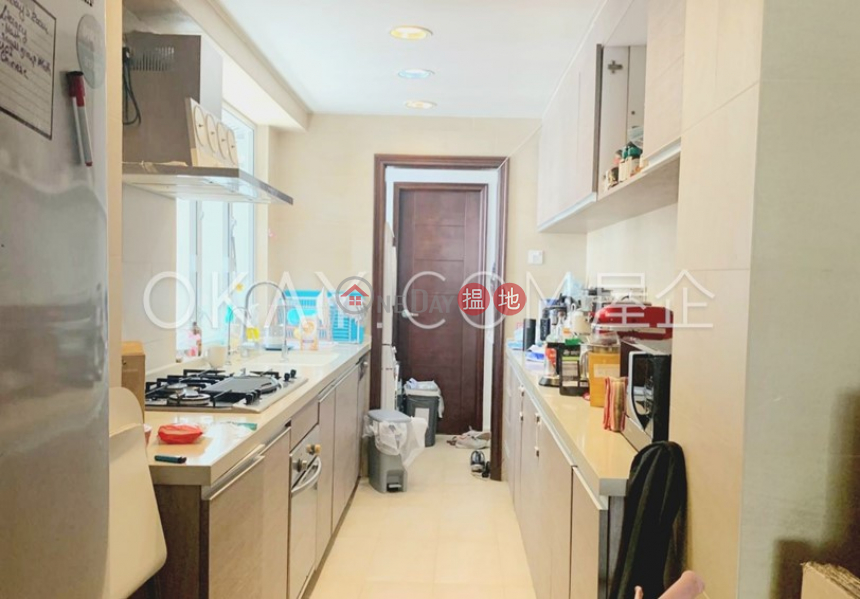 HK$ 29M Alpine Court | Western District Efficient 3 bedroom with parking | For Sale