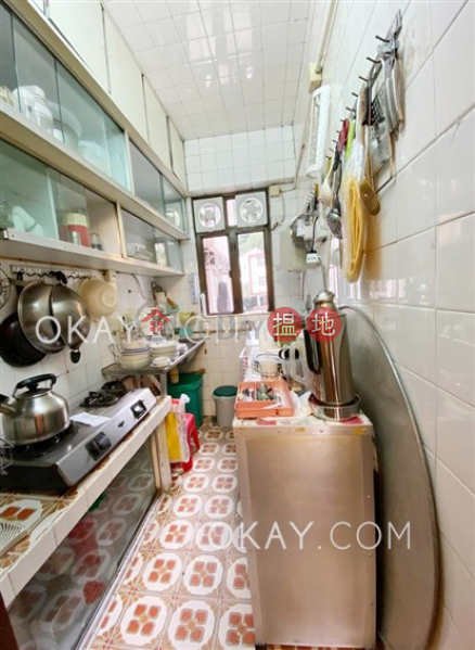 Intimate 3 bedroom with parking | For Sale | Brilliant Court 耀園花園大廈 Sales Listings