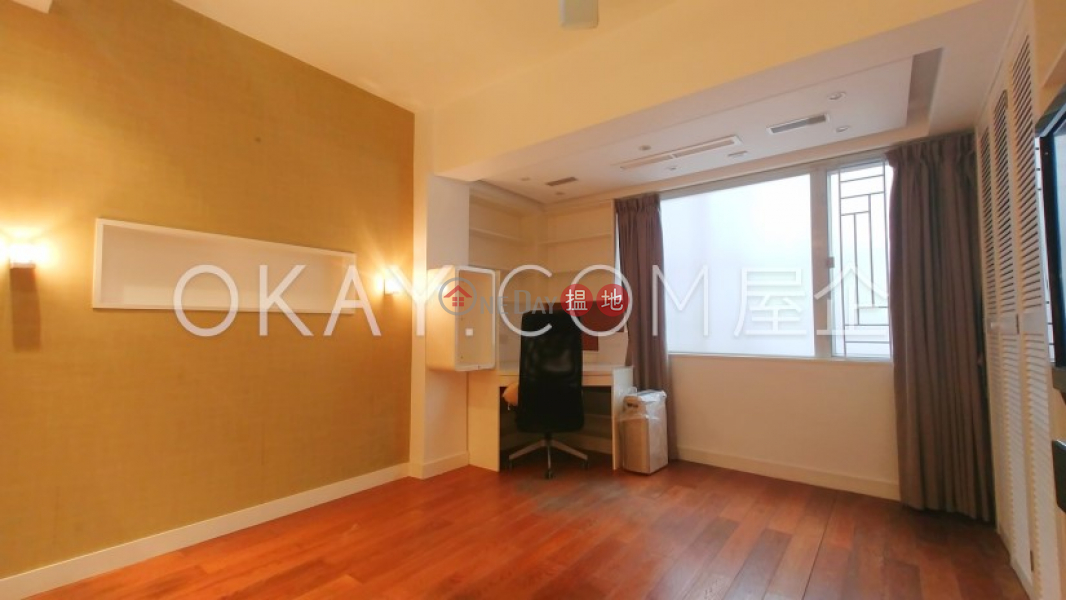 HK$ 16M | Bay View Mansion, Wan Chai District, Elegant 2 bedroom on high floor | For Sale
