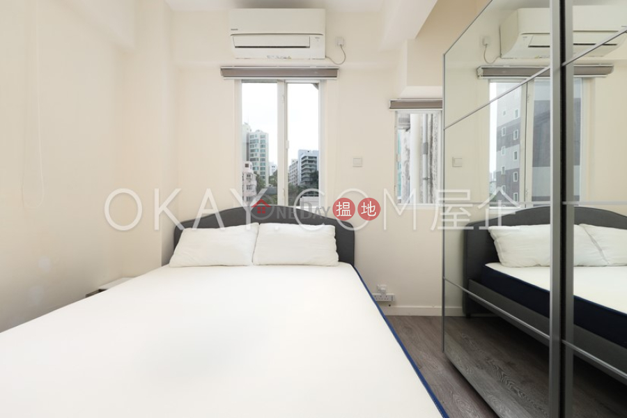 HK$ 25,000/ month, Kin On Building, Wan Chai District | Generous 1 bedroom on high floor with rooftop | Rental