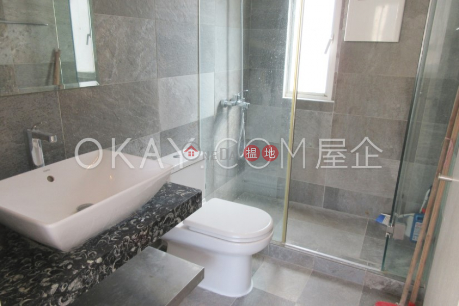 Stylish 1 bedroom on high floor with rooftop | For Sale | Felicity Building 中發大廈 Sales Listings