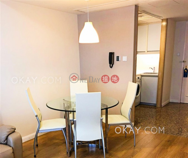 Generous 1 bedroom on high floor | Rental | Convention Plaza Apartments 會展中心會景閣 Rental Listings