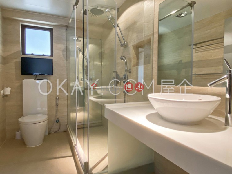 Beautiful 2 bedroom with parking | For Sale | 7 Lyttelton Road 列堤頓道7號 Sales Listings