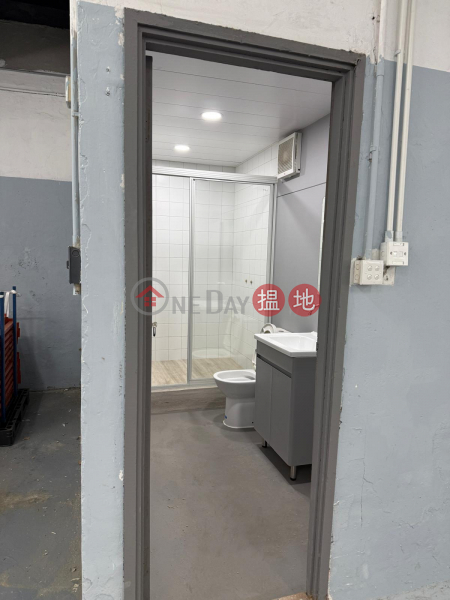 High-rise buildings with large electrical outlets and large windows | City Industrial Complex 城市工業中心 Rental Listings