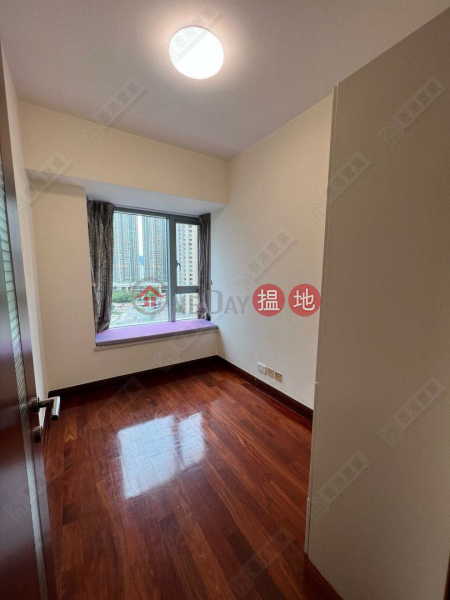 HK$ 23M The Harbourside Tower 2, Yau Tsim Mong Two bedrooms, one suite, and one study in The Harbourside