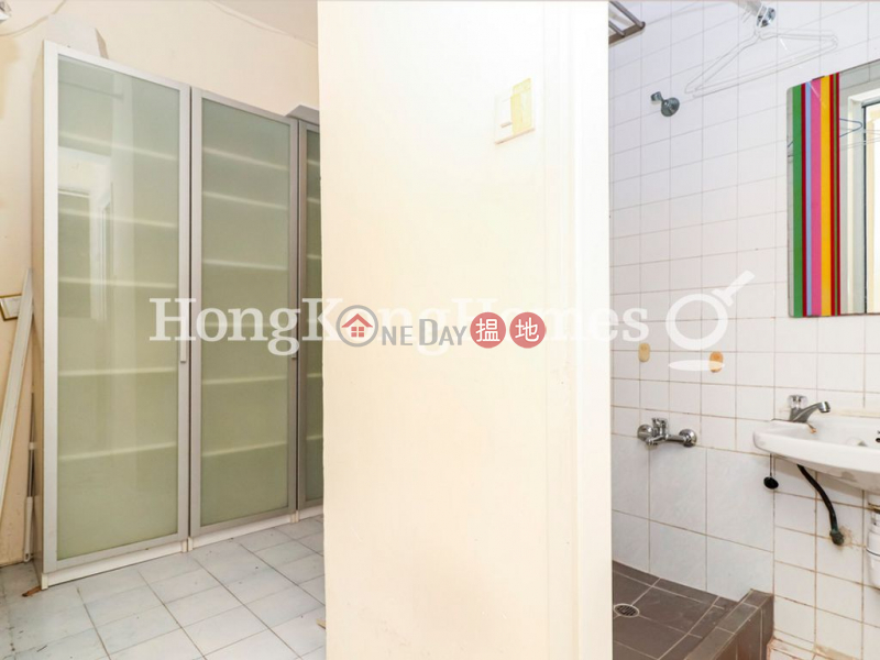 Property Search Hong Kong | OneDay | Residential Rental Listings | 3 Bedroom Family Unit for Rent at Sik King House