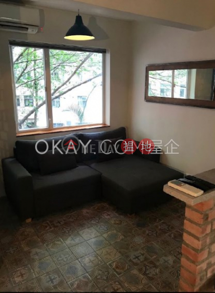 Lovely 1 bedroom in Western District | Rental | Whitty Street Court 屈地大廈 Rental Listings