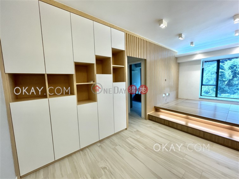 Unique 2 bedroom with parking | For Sale, Hillsborough Court 曉峰閣 Sales Listings | Central District (OKAY-S21060)