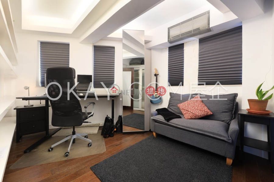 HK$ 19M 52 Elgin Street | Central District, Charming penthouse with rooftop & balcony | For Sale