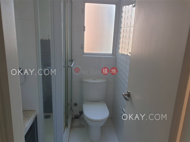 HK$ 27,000/ month Sherwood Court, Western District, Stylish 3 bedroom in Mid-levels West | Rental