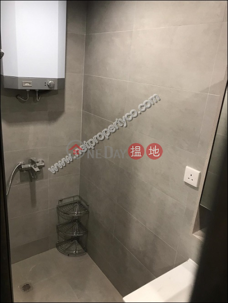 HK$ 27,800/ month, Fairview Mansion, Wan Chai District, Large unit with a balcony for rent in Causeway Bay