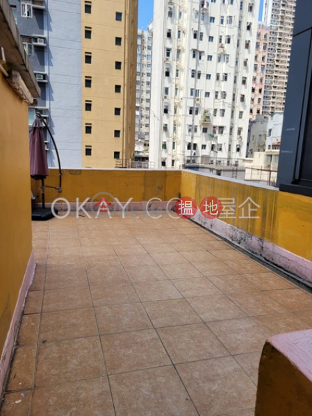 Generous 3 bedroom on high floor | Rental | Tsing Fung Building 清風大廈 Rental Listings