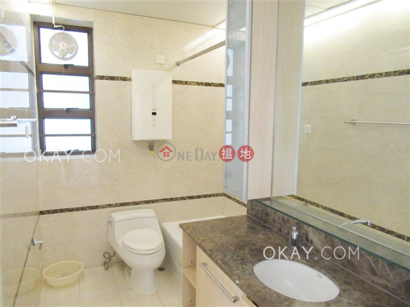Efficient 3 bedroom with parking | For Sale | Villa Rocha 樂翠台 Sales Listings