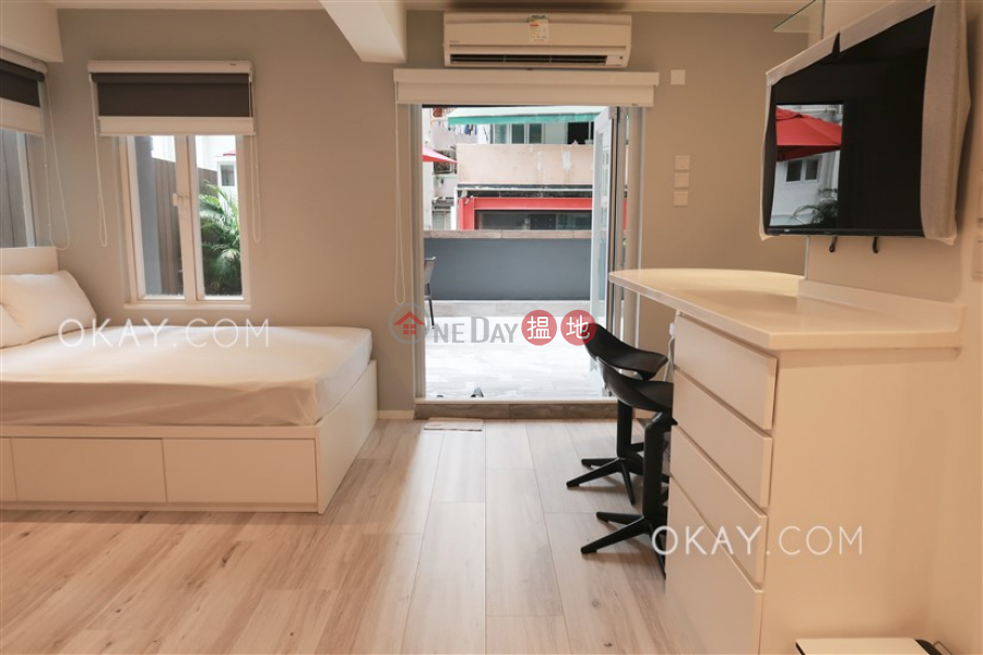 HK$ 25,000/ month | Ying Pont Building | Central District, Generous with terrace in Central | Rental
