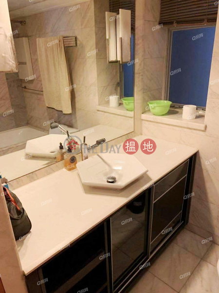 HK$ 30,000/ month, The Waterfront Phase 2 Tower 7 Yau Tsim Mong | The Waterfront Phase 2 Tower 7 | 2 bedroom Low Floor Flat for Rent